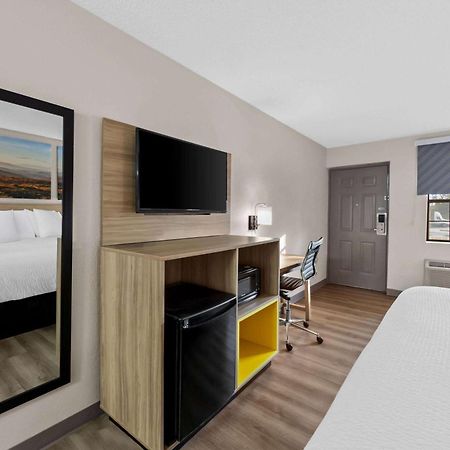 Days Inn By Wyndham Brownsville Exteriör bild