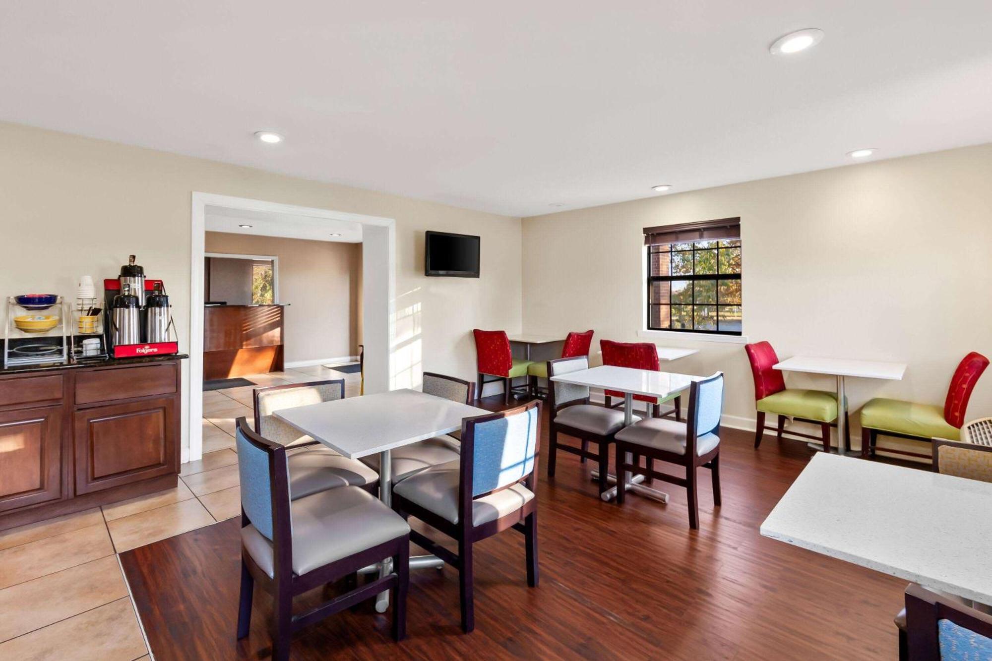 Days Inn By Wyndham Brownsville Exteriör bild