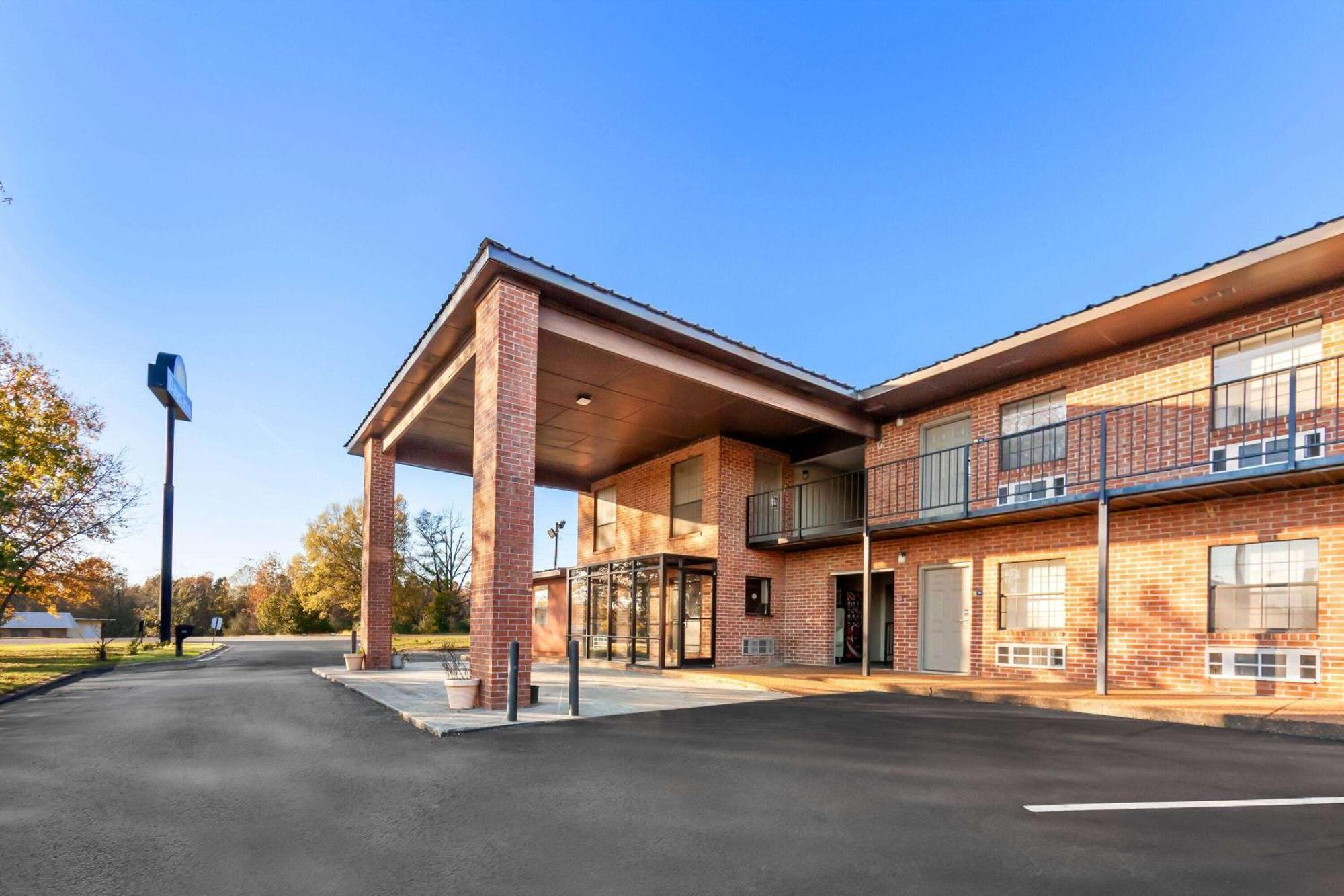 Days Inn By Wyndham Brownsville Exteriör bild