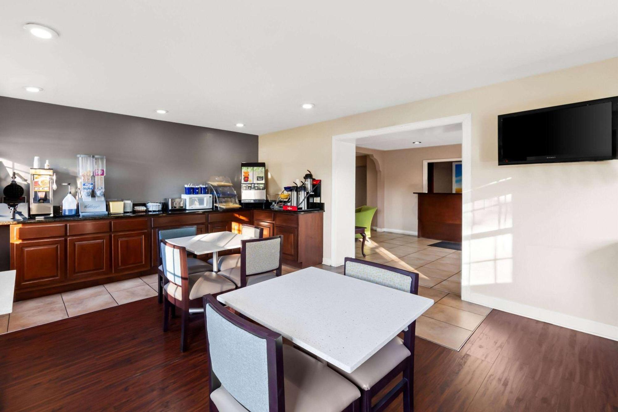 Days Inn By Wyndham Brownsville Exteriör bild